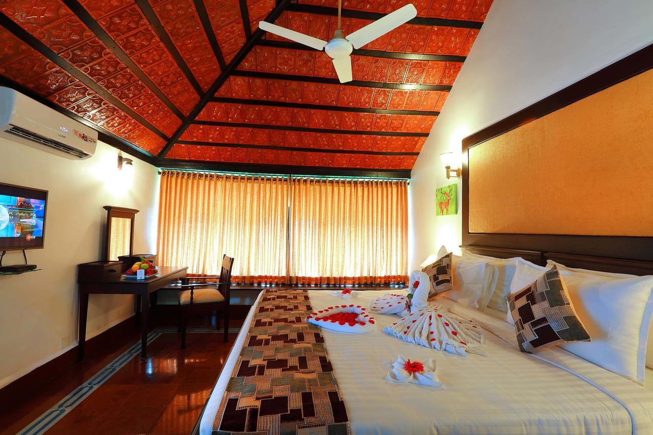 Nihara Resort And Spa Cochin Kochi Exterior foto