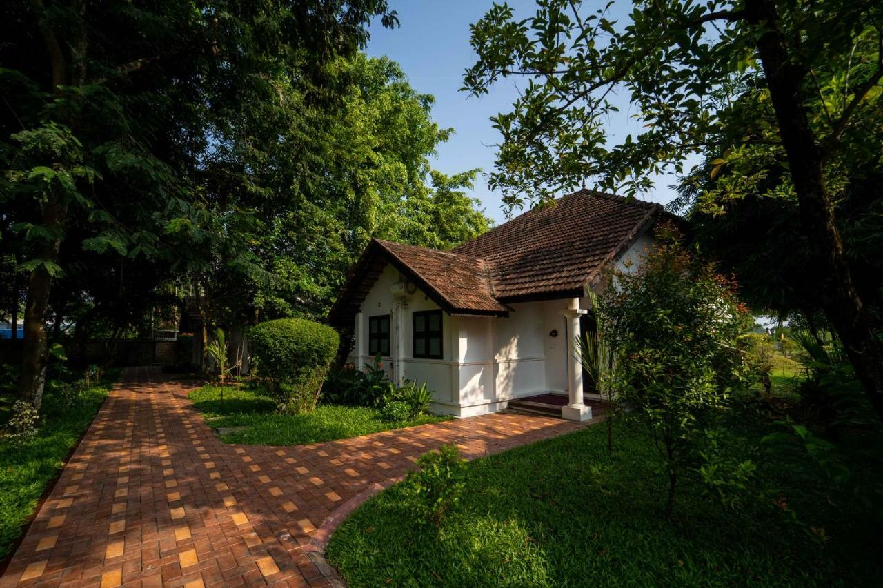 Nihara Resort And Spa Cochin Kochi Exterior foto