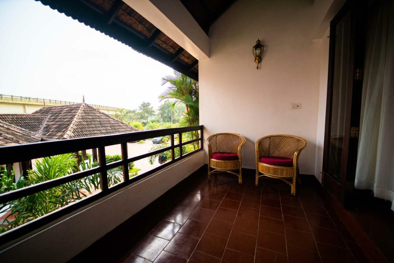 Nihara Resort And Spa Cochin Kochi Exterior foto