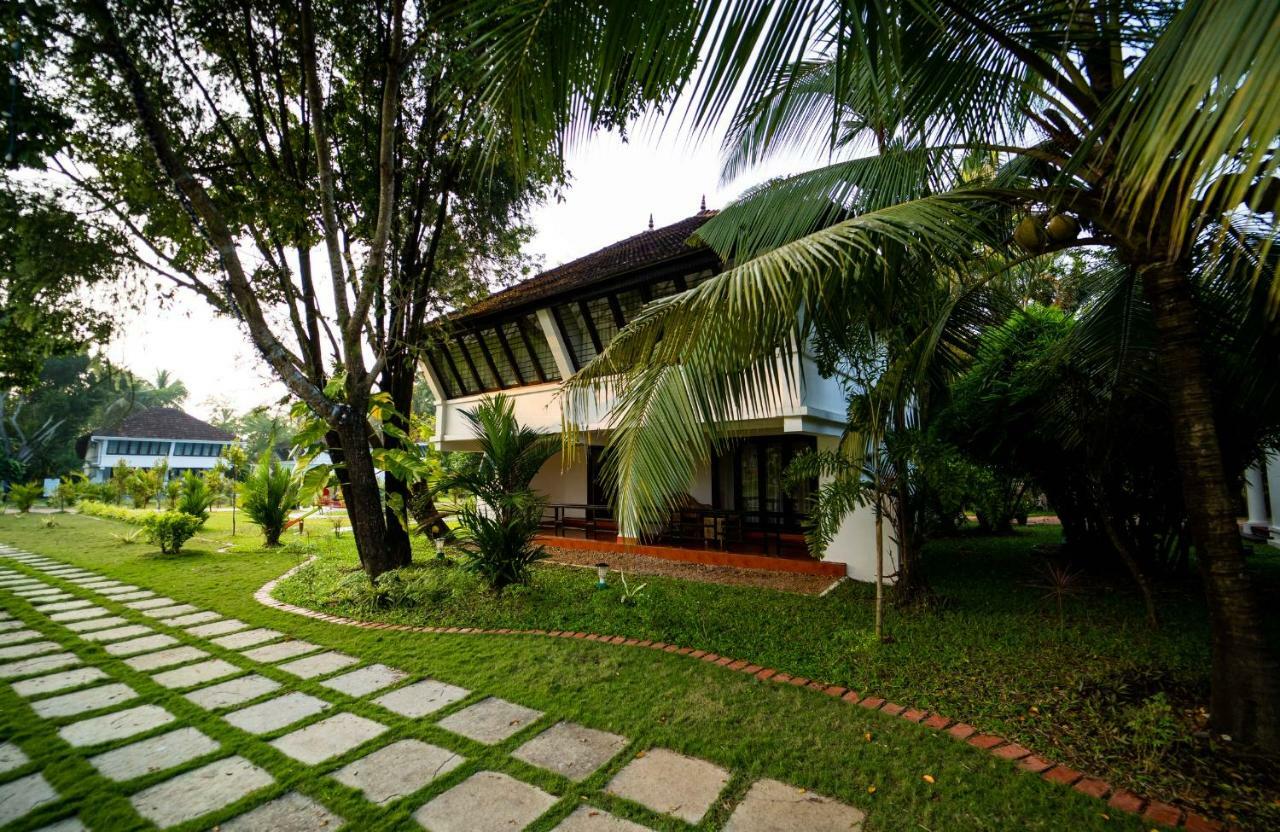 Nihara Resort And Spa Cochin Kochi Exterior foto