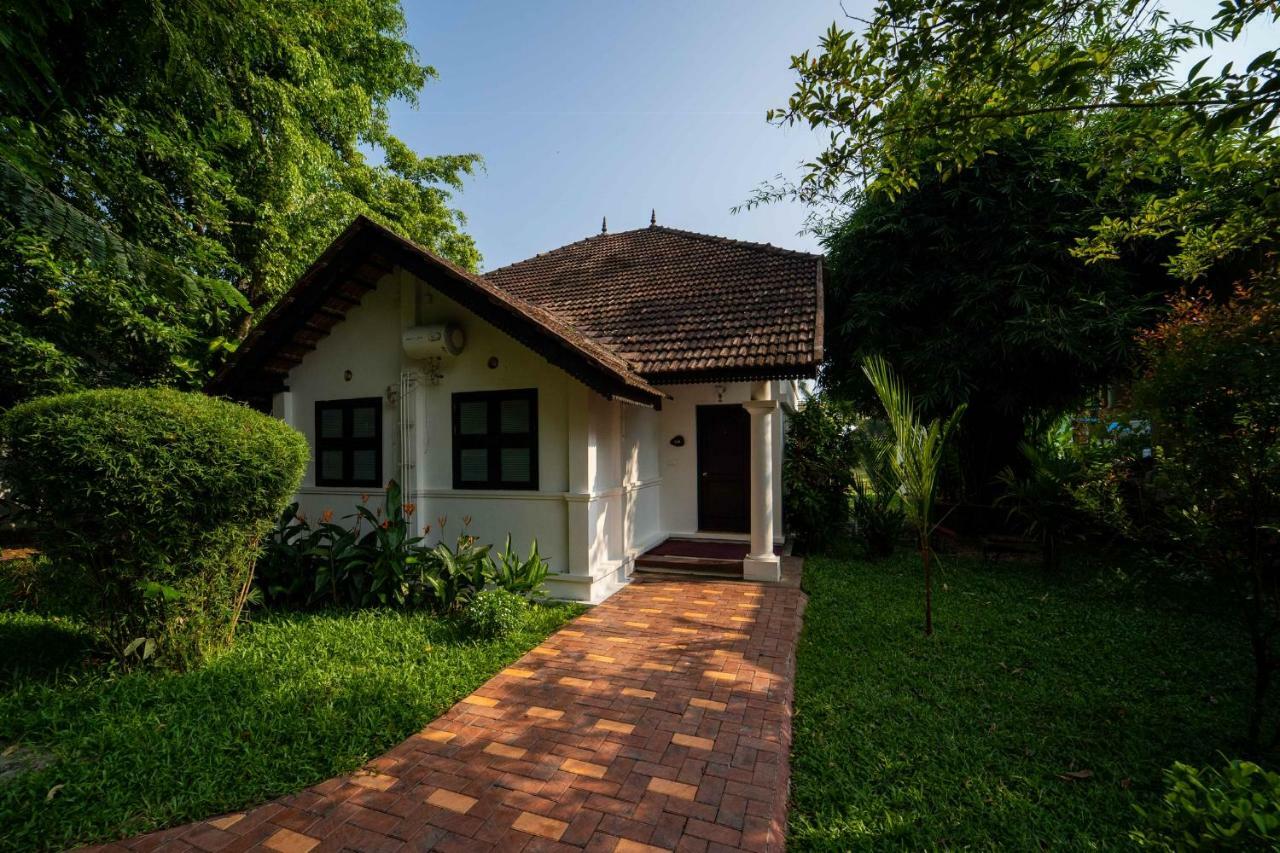Nihara Resort And Spa Cochin Kochi Exterior foto