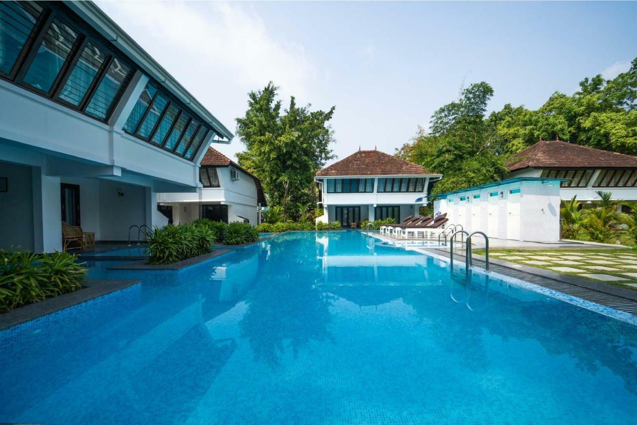 Nihara Resort And Spa Cochin Kochi Exterior foto