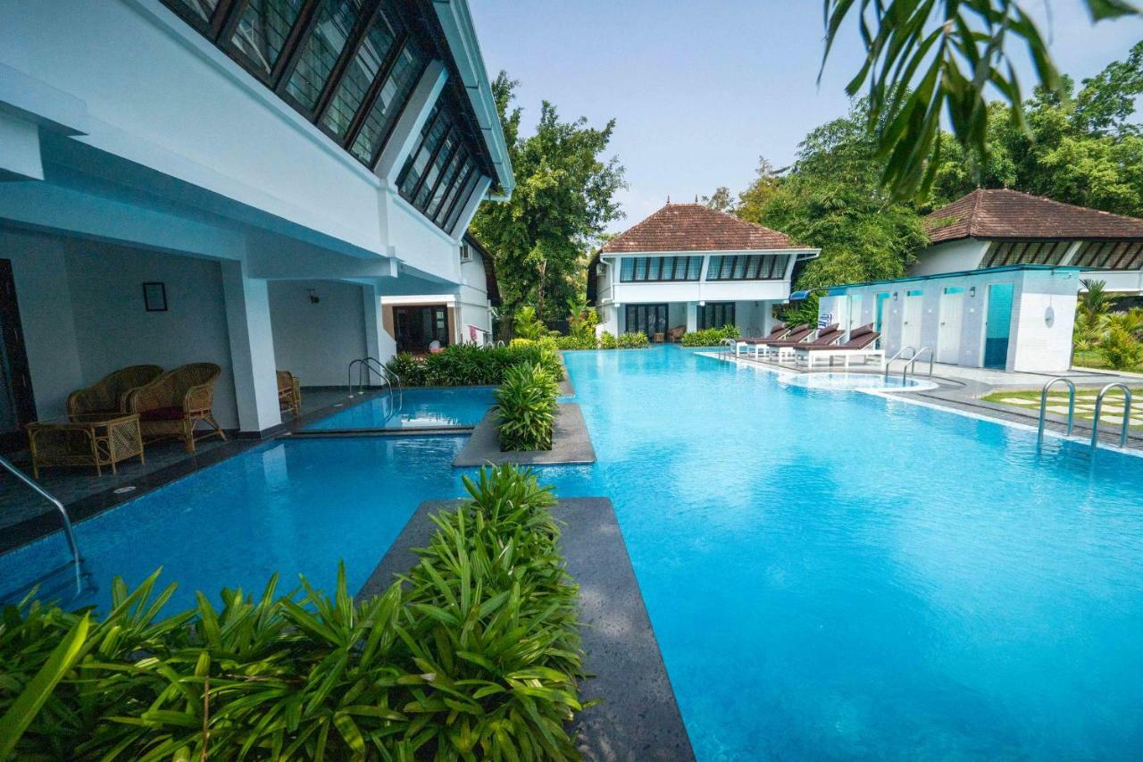 Nihara Resort And Spa Cochin Kochi Exterior foto