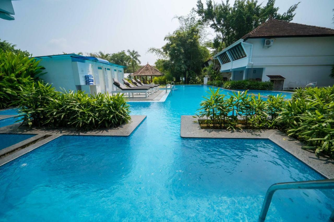 Nihara Resort And Spa Cochin Kochi Exterior foto