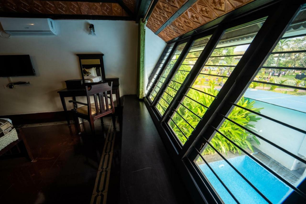 Nihara Resort And Spa Cochin Kochi Exterior foto