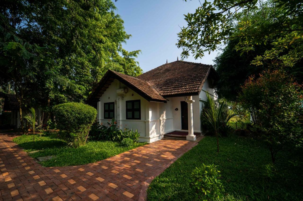 Nihara Resort And Spa Cochin Kochi Exterior foto