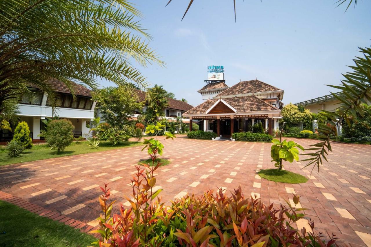 Nihara Resort And Spa Cochin Kochi Exterior foto