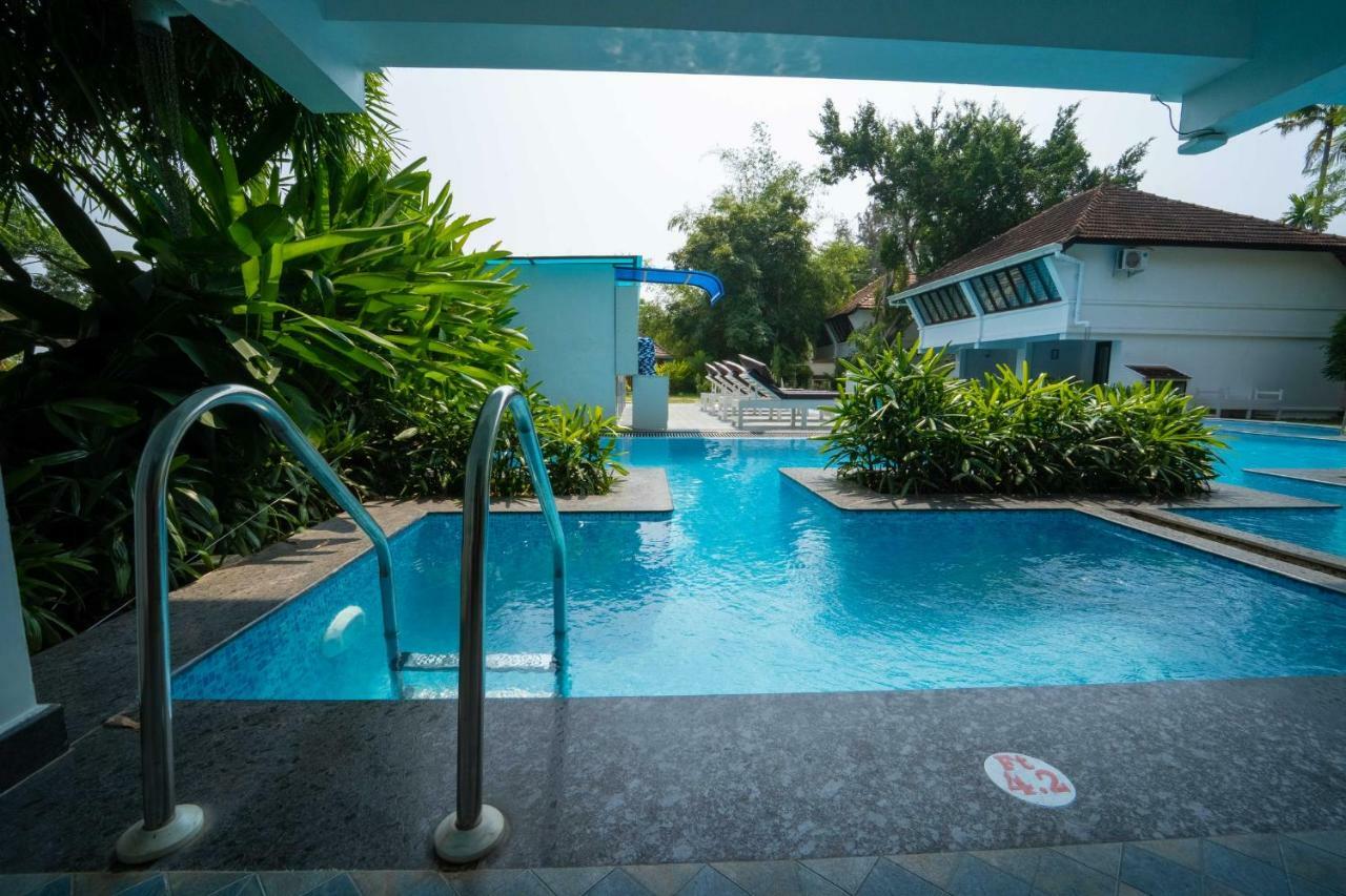 Nihara Resort And Spa Cochin Kochi Exterior foto